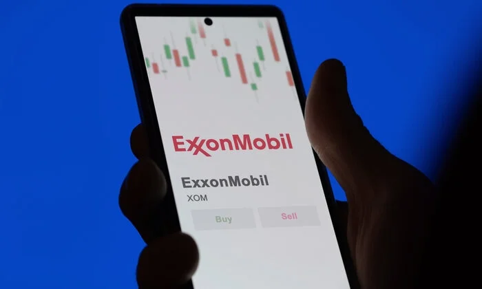ExxonMobil's Q3 Earnings: Dissecting the Report and the XOM vs. CVX Argument